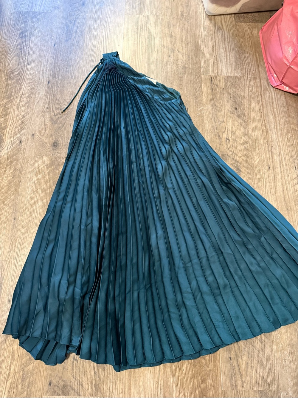 Petal + Pup Emerald Green One Shoulder Pleated Maxi Dress Size Medium - Picture 2 of 6